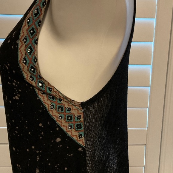 The Classic Black Tank Top with Patterned Panels - Picture 6 of 8